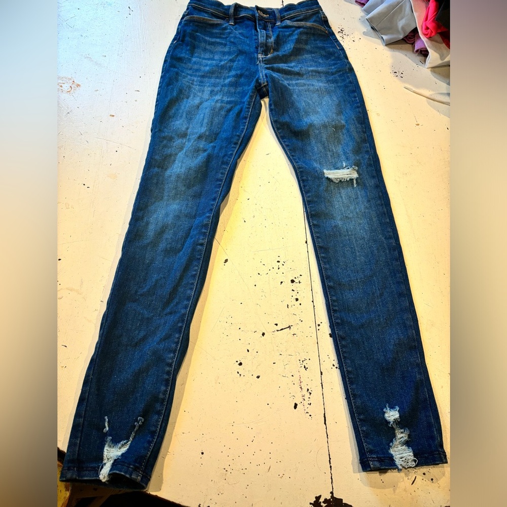 Youth Old navy distressed jeans in size 16- jeggings